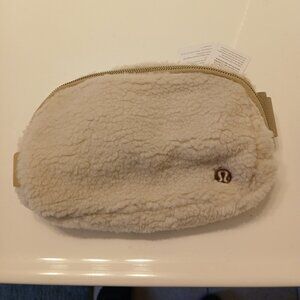 NWT Lululemon Everywhere Fleece Belt Bag (Natural Ivory/Trench)- LU9B18S